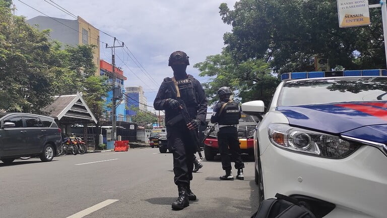 الشرطة في اندونيسيا في مكان الانفجار