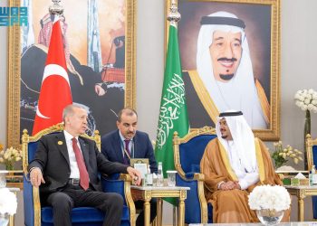 رئيس جمهورية تركيا يصل إلى الرياض وفي مقدمة مستقبليه نائب أمير المنطقة
