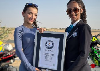 فتاة سورية تدخل غينيس في أداء أطول مسافة على دراجتين متحركتين
