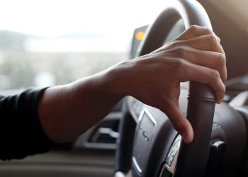 المرور يحذر: هذه الأفعال تُعد مخالفات تستوجب الغرامة