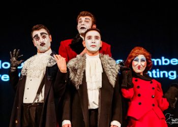 “المعطف” بين الظلم والانتقام في أيام قرطاج المسرحية