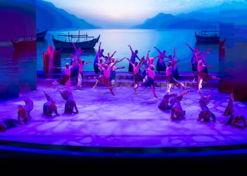 مهرجان الفجيرة الدولي للمونودراما: احتفاء بالفنون المسرحية