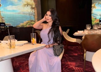 ملكة جمال دبي للموضة تبهر بإطلالة جديدة قبل إطلاق مشروعها الخاص في دبي