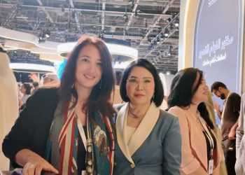 هونغ شيانغ تشي في قمة الإعلام في دبي لتدخل ساحة الإنتاج العربي